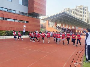 中学运用AI必一运动操场开展校园秋季运动会 中学运用AI必一运动操场开展校园秋季运动会
