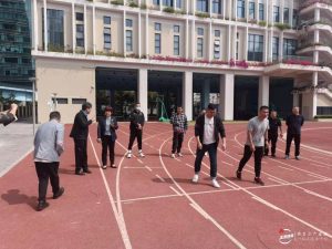 引入AI智慧操场的深圳市莲花中学,福田区文体局副... 引入AI智慧操场的深圳市莲花中学,福田区文体局副...