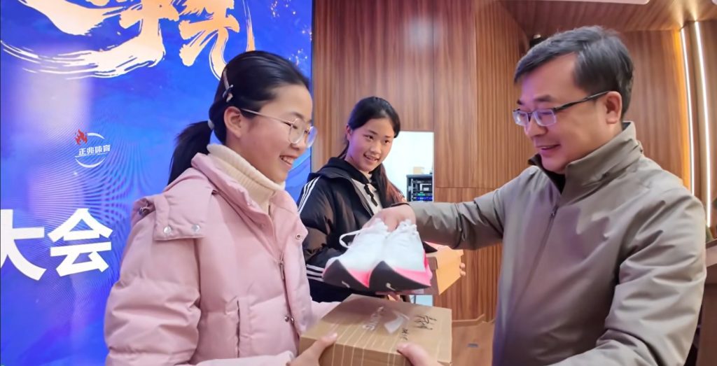 奔跑点燃青春,智慧赋能成长——绵阳外国语学校“AI智... 奔跑点燃青春,智慧赋能成长——绵阳外国语学校“AI智...